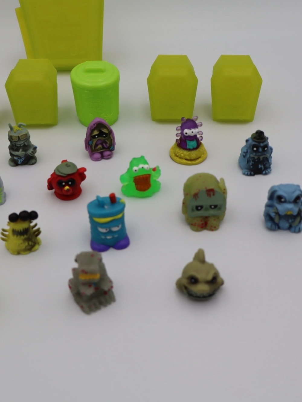The Trash Pack Series lot of 22 Trashies Moose mini figures - Picture 6 of 10